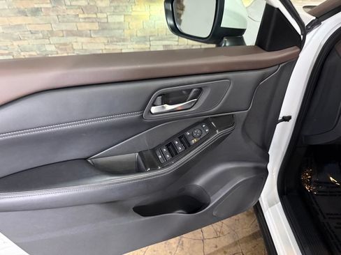 Used 2022 Nissan Rogue SV w/ SV Premium Package AWD/4WD image 12