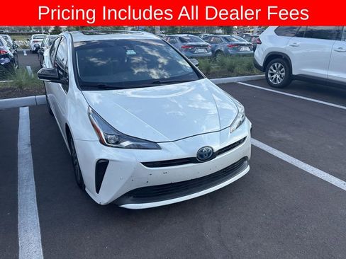 Used 2021 Toyota Prius Limited w/ Premium Convenience Package FWD image 2