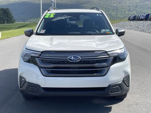 Certified 2025 Subaru Forester Premium AWD/4WD image 9