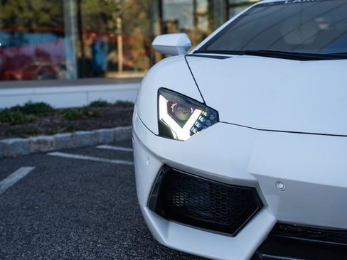 Used 2015 Lamborghini Aventador LP 700-4 image 8