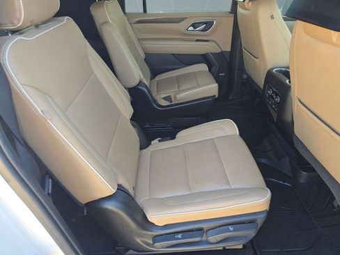 Used 2021 Chevrolet Suburban Premier w/ Premium Package image 32