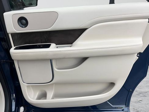 Used 2019 Lincoln Navigator L Reserve AWD/4WD image 34