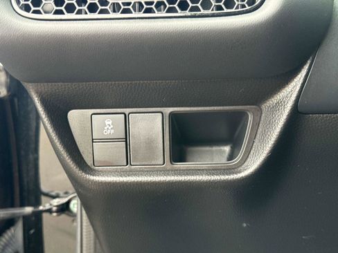 Certified 2025 Honda HR-V LX image 28