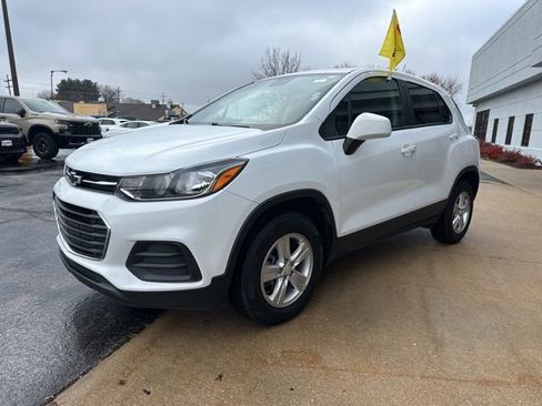 Used 2022 Chevrolet Trax LS w/ Tint and Cruise Package image 19