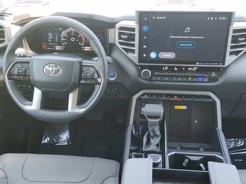 Used 2024 Toyota Tundra Limited AWD/4WD image 30