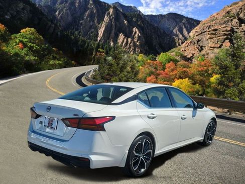 Used 2023 Nissan Altima 2.5 SR image 3