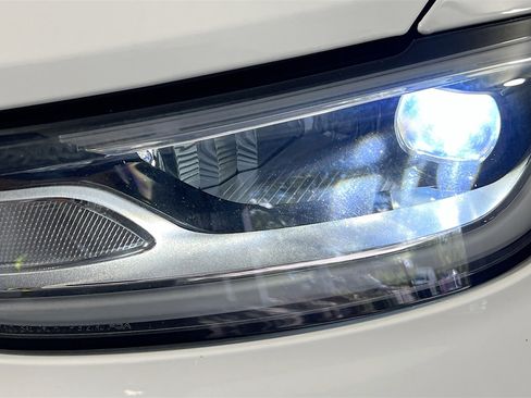 Used 2024 Chrysler Pacifica Touring FWD image 12