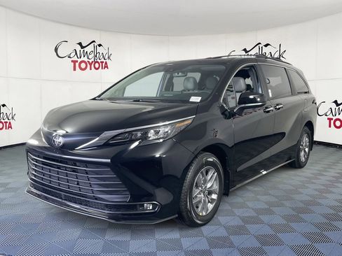 New 2026 Toyota Sienna XLE image 2