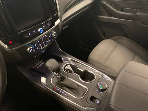 Used 2023 Chevrolet Traverse LT AWD/4WD image 17