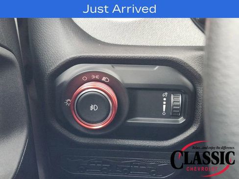 Used 2025 Jeep Wrangler Sport AWD/4WD image 31