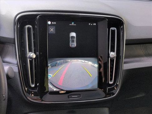 Certified 2023 Volvo C40 Recharge Core image 14