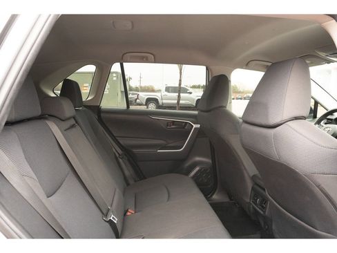 Used 2022 Toyota RAV4 LE image 16