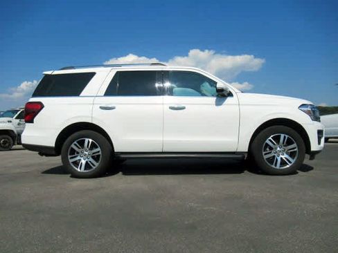 Used 2024 Ford Expedition Limited image 13