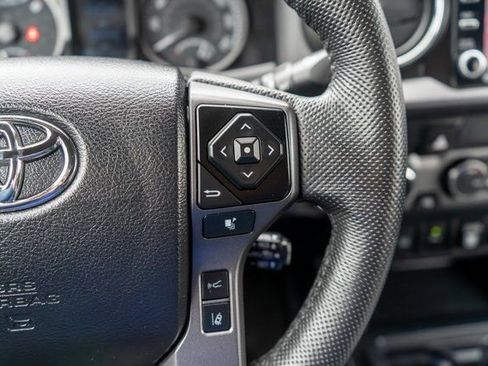 Used 2022 Toyota Tacoma TRD Off-Road w/ Technology Package AWD/4WD image 23