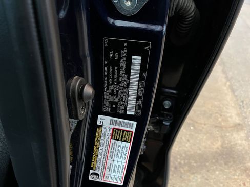 Used 2025 Toyota Highlander LE FWD image 31