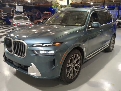 Used 2024 BMW X7 xDrive40i w/ Premium Package AWD/4WD image 1