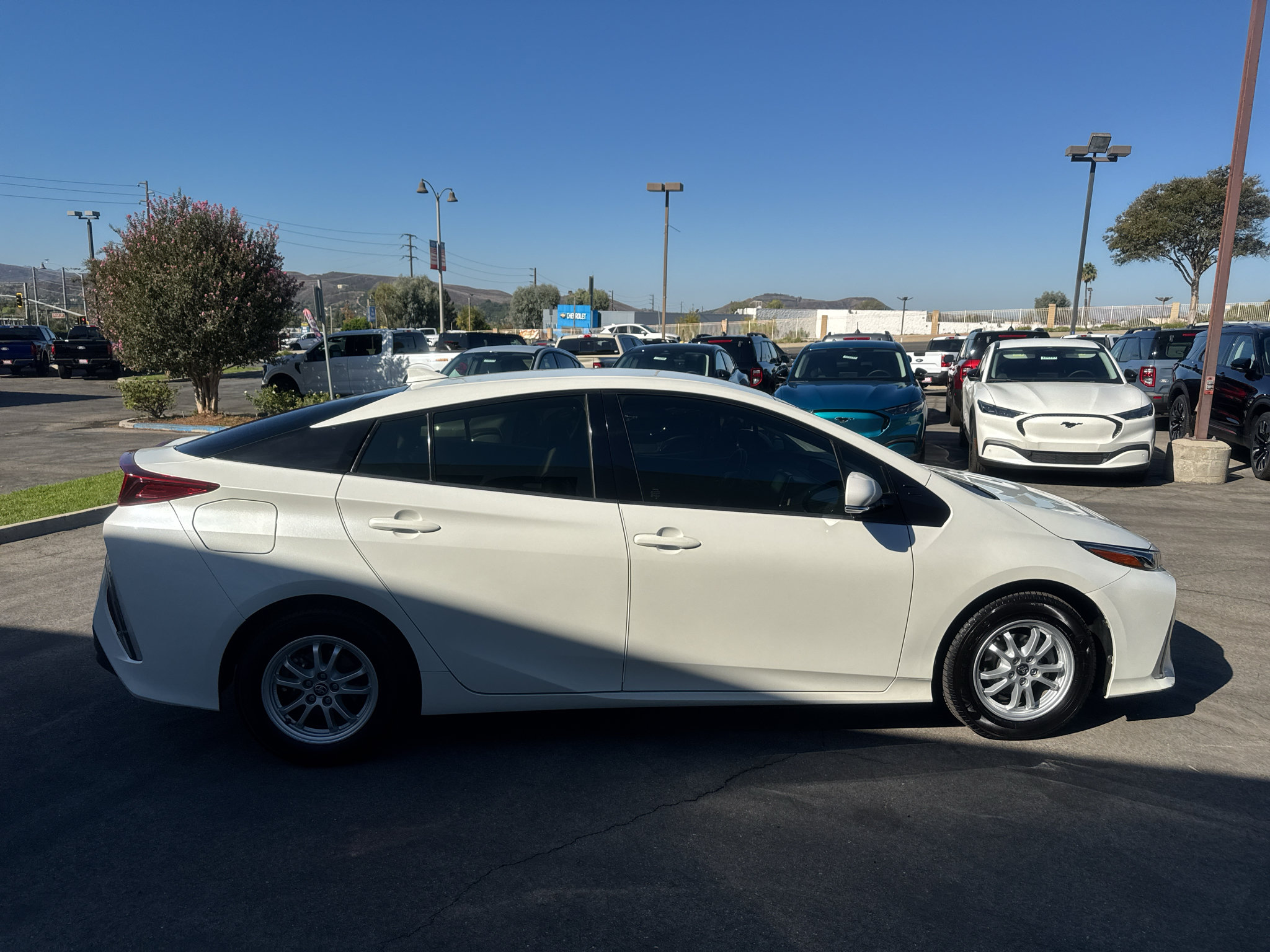 Used 2017 Toyota Prius Prime Premium FWD image 4
