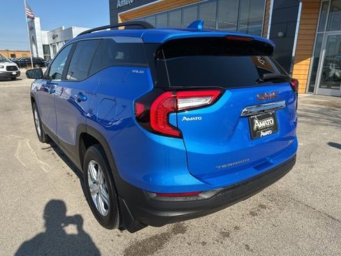 Used 2024 GMC Terrain SLE w/ Driver Convenience Package image 8