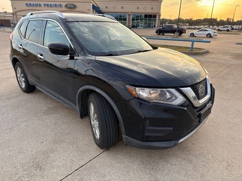 Used 2017 Nissan Rogue SV FWD image 17