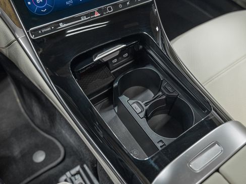 Used 2025 Mercedes-Benz C 300 4MATIC Sedan image 22