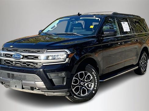 Used 2023 Ford Expedition Max XLT image 3
