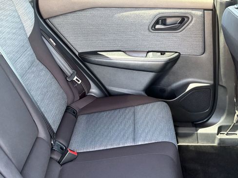 Used 2021 Nissan Rogue S FWD image 11