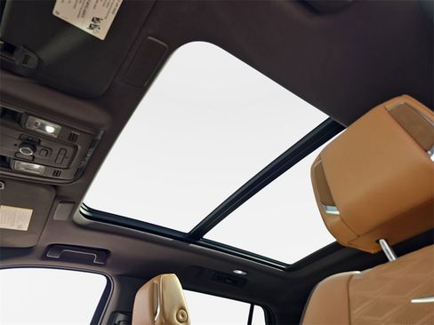 Used 2022 Cadillac Escalade Premium Luxury w/ Performance Package image 35