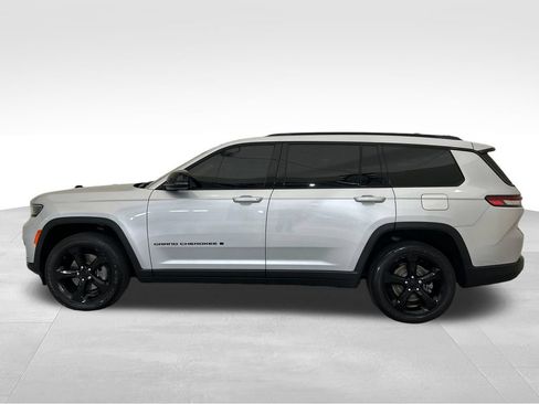 Used 2024 Jeep Grand Cherokee L Altitude AWD/4WD image 2