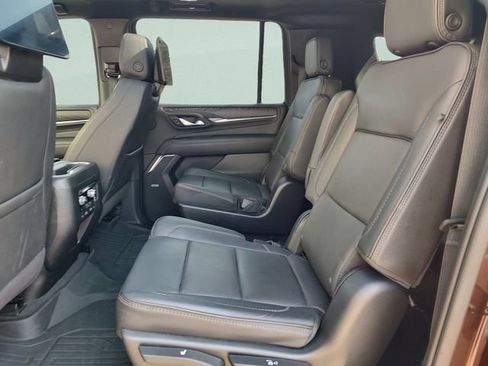 Used 2023 GMC Yukon XL Denali w/ Denali Reserve Package RWD image 27