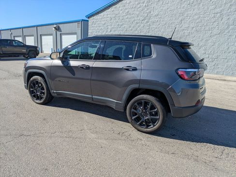 Used 2024 Jeep Compass Latitude w/ Convenience Group image 6