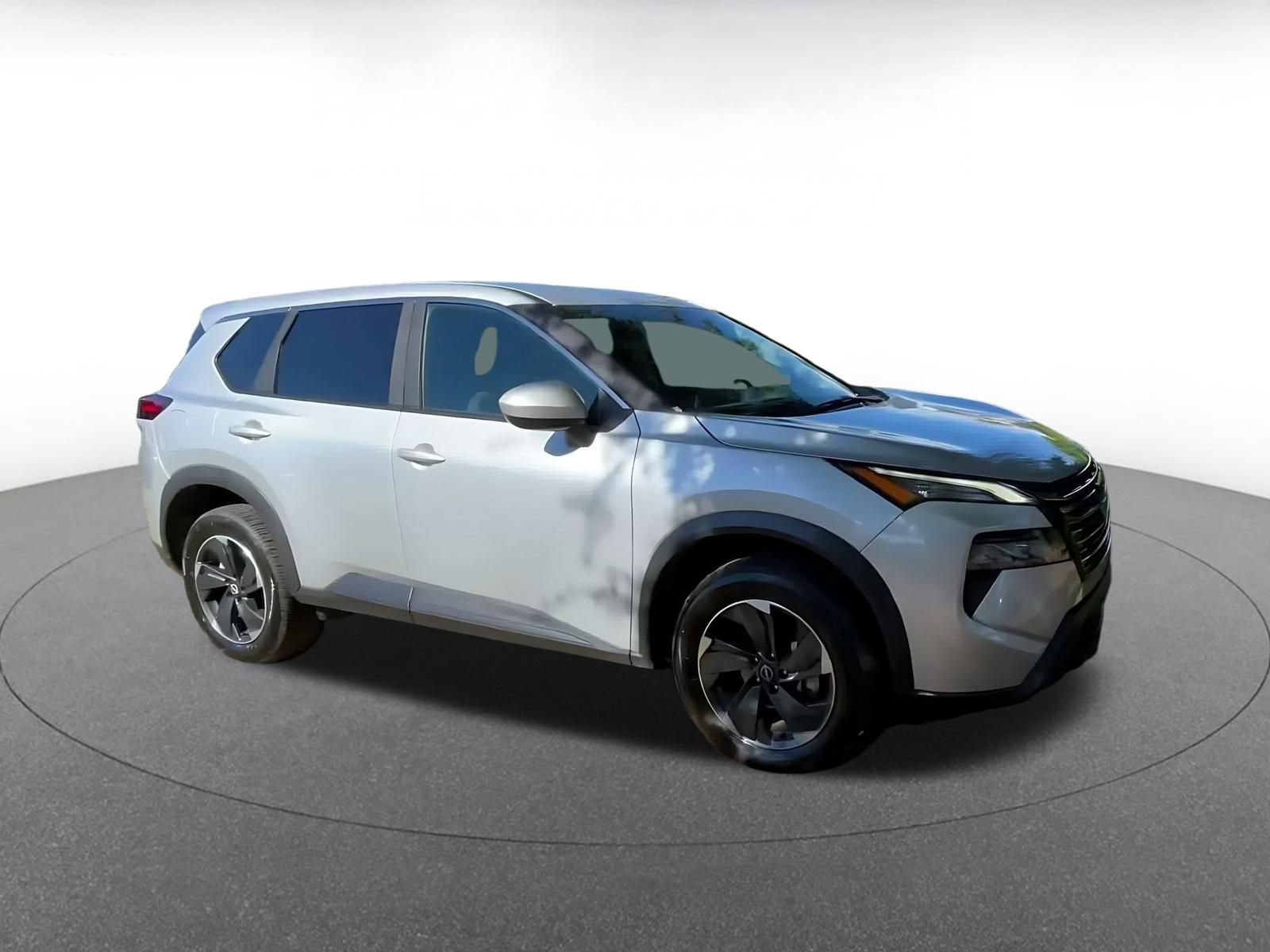 Used 2025 Nissan Rogue SV AWD/4WD image 2