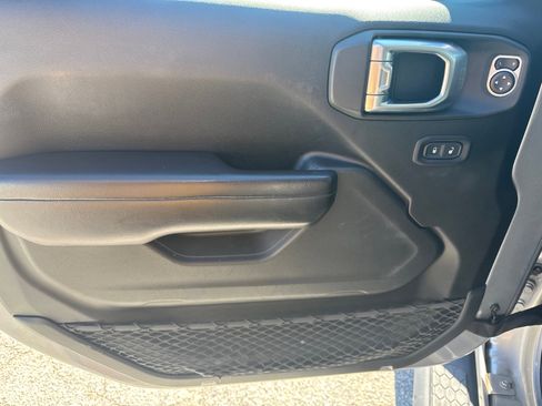 Used 2019 Jeep Wrangler Sport image 10