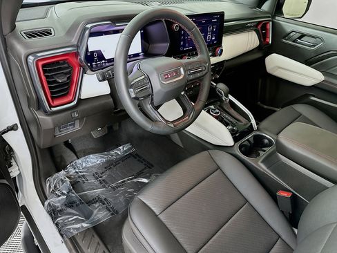 Used 2024 GMC Canyon AT4X image 9