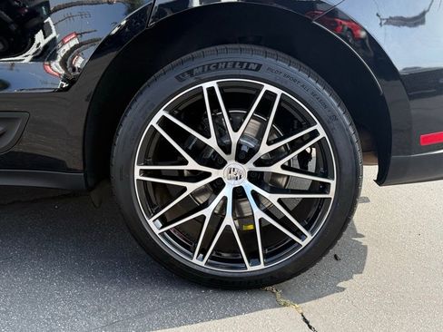 Used 2025 Porsche Macan image 10