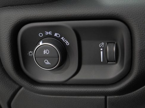 Used 2025 RAM 2500 Big Horn AWD/4WD image 29