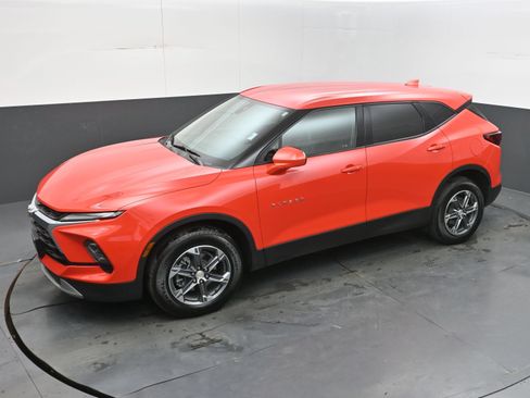 Used 2025 Chevrolet Blazer LT AWD/4WD image 34