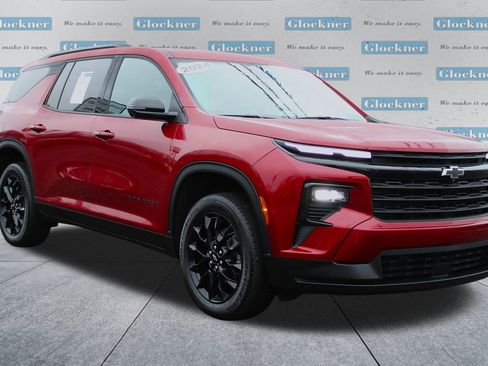 Used 2024 Chevrolet Traverse LT w/ Midnight/Sport Edition image 3