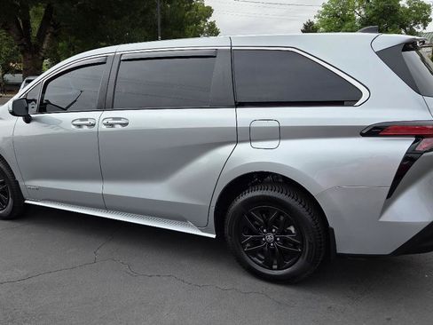 Used 2021 Toyota Sienna LE FWD image 12
