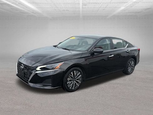 Used 2025 Nissan Altima 2.5 SV FWD image 4