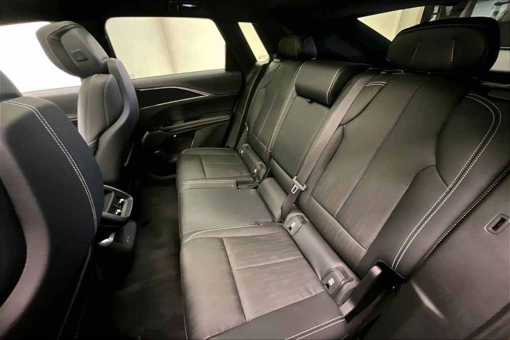 Used 2024 Cadillac Lyriq Luxury RWD image 22