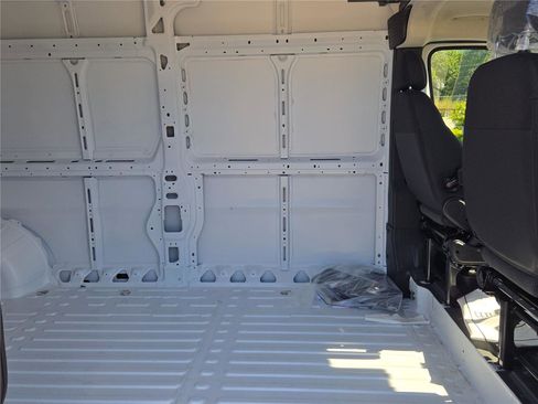 Used 2025 RAM ProMaster 2500 w/ Storage Group image 9