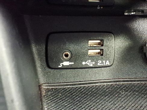 Used 2021 Subaru Forester Limited image 25