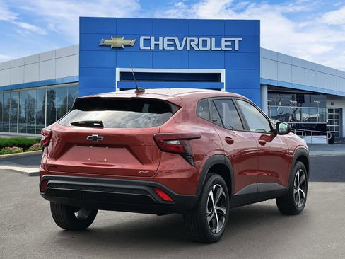 Certified 2024 Chevrolet Trax RS w/ Driver Confidence Package FWD image 4