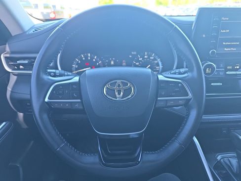 Used 2021 Toyota Highlander XLE AWD/4WD image 25