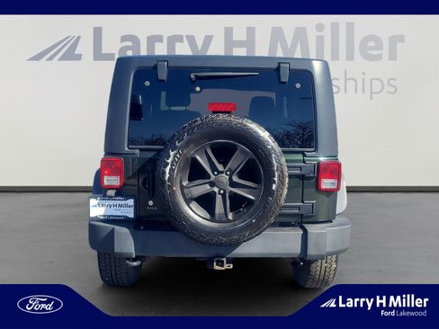 Used 2011 Jeep Wrangler Rubicon w/ Dual Top Group image 4