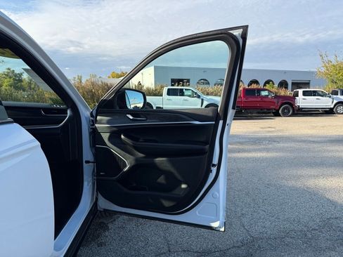 Used 2024 Jeep Grand Cherokee Limited 4xe image 19