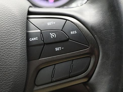 Used 2019 Jeep Cherokee Trailhawk w/ Cold Weather Group image 19