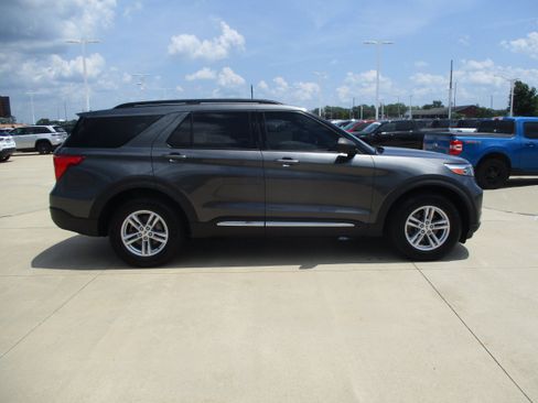 Used 2020 Ford Explorer XLT w/ Equipment Group 202A AWD/4WD image 6