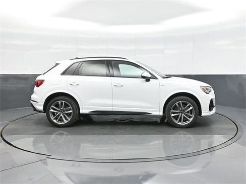 New 2025 Audi Q3 2.0T Premium image 8