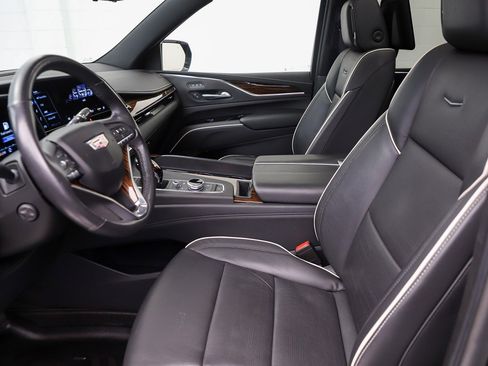 Used 2021 Cadillac Escalade Premium Luxury AWD/4WD image 22